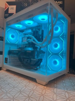 RYZEN 7 9800X3D / RTX 5080 / SSD 2TB / 32GB RAM