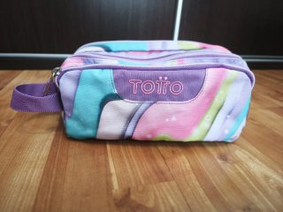 Mochila 19,5 L y estuche Totto Rayol