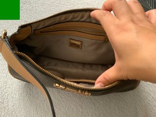 Bolso Guess Marrón Logo Frontal