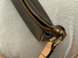 Bolso Guess Marrón Logo Frontal