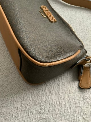 Bolso Guess Marrón Logo Frontal