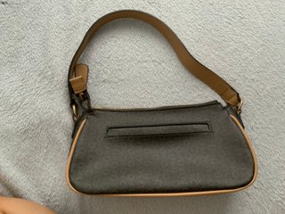 Bolso Guess Marrón Logo Frontal