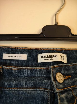 Pantalones vaqueros Pull&Bear rotos