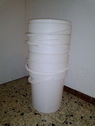 Cubos industriales plástico PP grandes sin tapa
