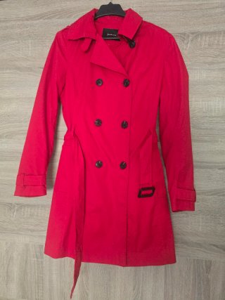 Gabardina Stradivarius Roja Talla M