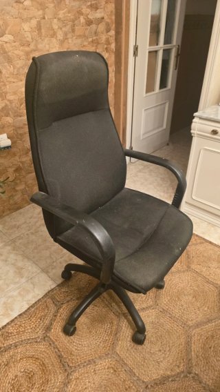 Silla de oficina negra
