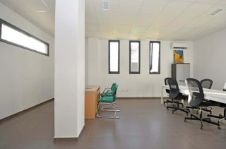Oficina de 100 m2 lista para entrar en Cáceres.