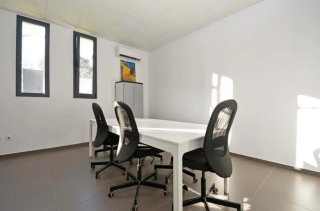 Oficina de 100 m2 lista para entrar en Cáceres.