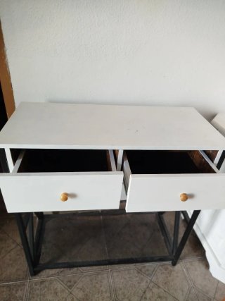 Mueble de entrada blanco y negro