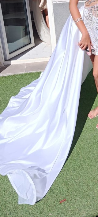 Vestido de fiesta plateado y blanco
