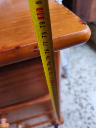 Cómoda de madera con 4 cajones