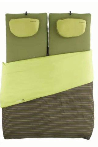 Cama camping doble plegable con edredon y sabanas.