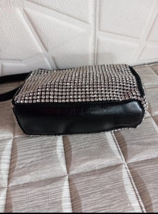 Borsetta nera con strass