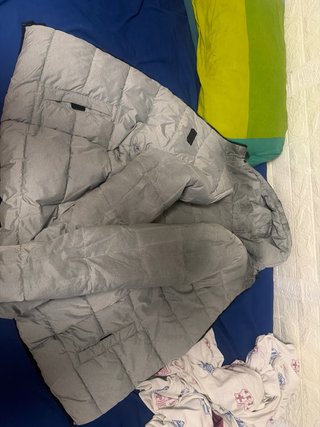 Chaquetón negro con capucha