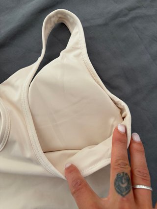 Alo Yoga Top Deportivo Beige y Marrón