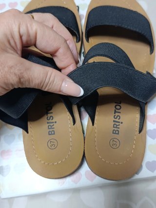 Sandali neri con lacci elastici