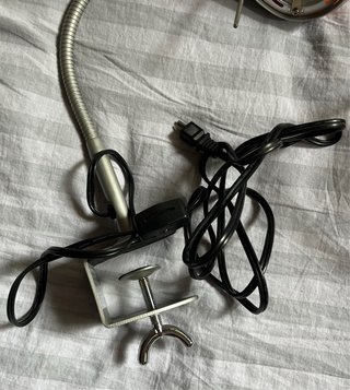 Lámpara de escritorio flexible con pinza