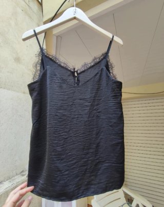 Top nero Lenzero con pizzo
