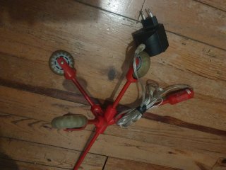 Lámpara Ikea escritorio roja modelo Kila