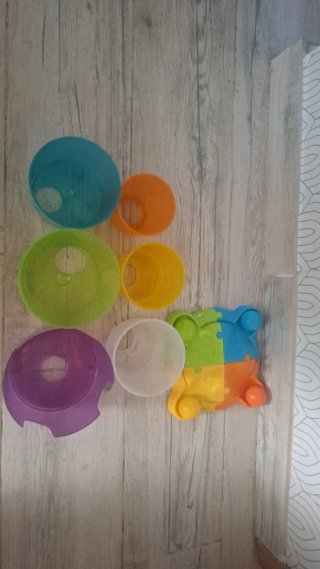 Torre apilatoria con palline e puzzle