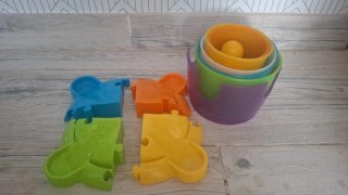Torre apilatoria con palline e puzzle