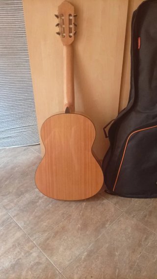 Guitarra Clásica con funda