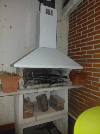 Barbacoa de obra con campana