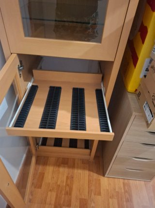 Vitrina de madera y cristal