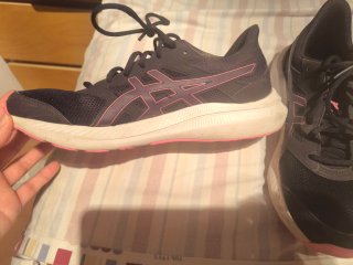 Zapatillas deportivas ASICS moradas y rosas