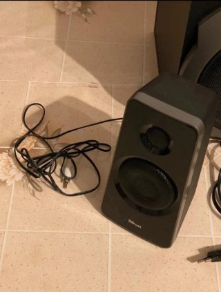 ALTAVOCES TRUST 2.1 CON SUBWOOFER Y GRAVES POTENTE