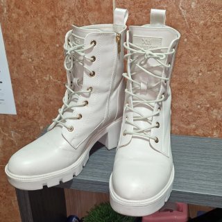 Botas beige claro de plataforma