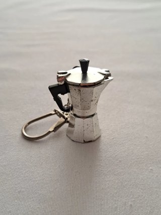 Llavero cafetera, olla, bombilla y plátanos