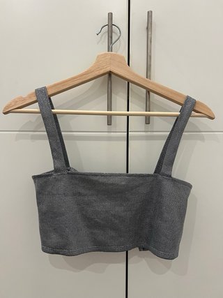 Top plateado y falda pantalón negra Zara