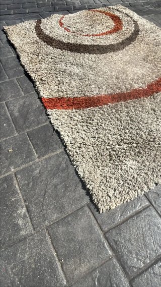 Alfombra Beige y Roja