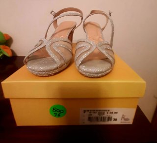 Sandalias plateadas con brillos Talla 38
