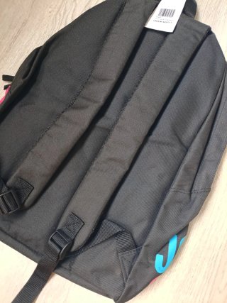 John Smith mochila diseño gráfico