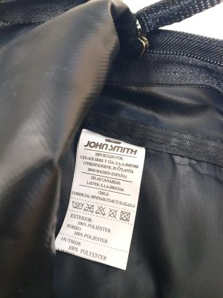John Smith mochila diseño gráfico