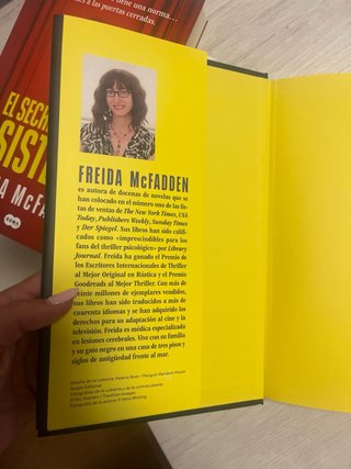 Pacchetto 2 Libri di Freida McFadden (Spagnolo)