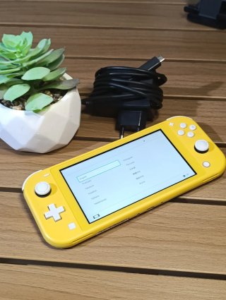Nintendo Switch Lite Amarilla