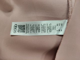 Abito rosa con volant