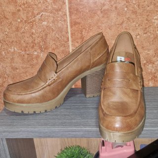 Mocasines tacón marrón