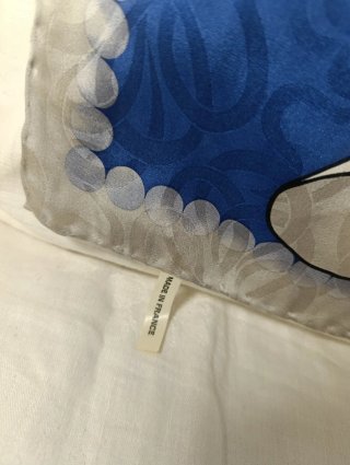 ELEGANTE PAÑUELO DE SEDA FRANCÉS LORIS AZZARO