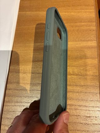 Capa iPhone 16e/17e Silicone Aveludada