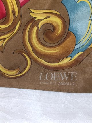PRECIOSO PAÑUELO DE SEDA DE LOEWE BARROCO ANDALUZ