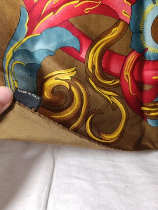 PRECIOSO PAÑUELO DE SEDA DE LOEWE BARROCO ANDALUZ