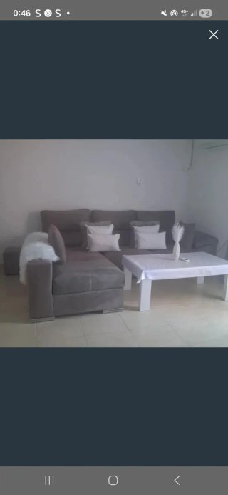 Sofá modular gris y blanco
