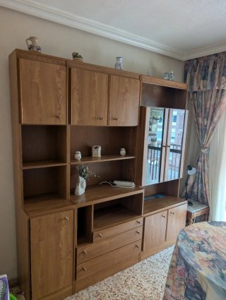 Mueble de comedor de madera