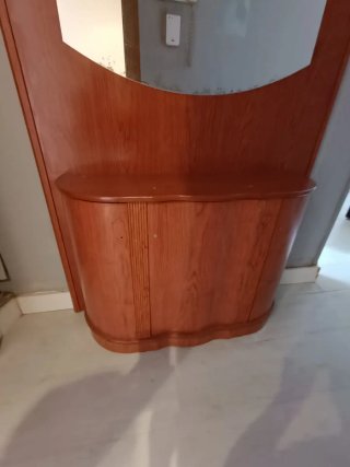 Mueble de entrada con espejo y banco