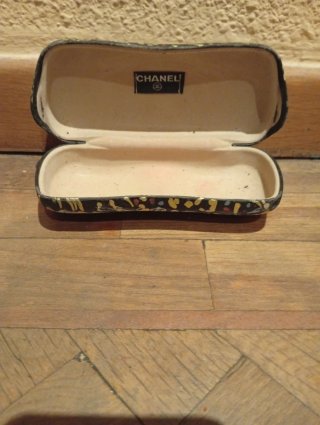 Funda gafas Chanel customizada