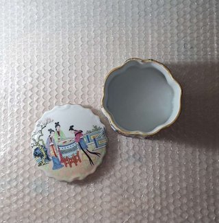 Cajita de porcelana china Famille Rose